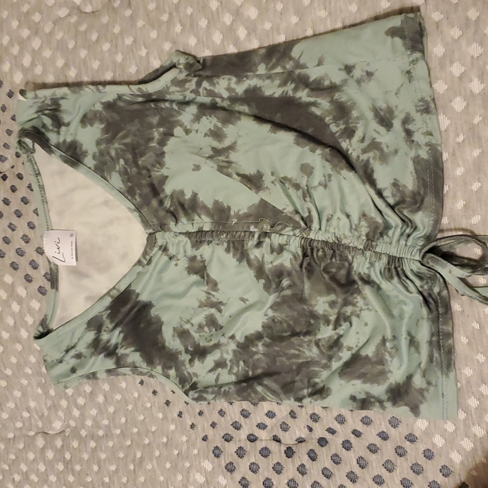 Light green atlethic crop top